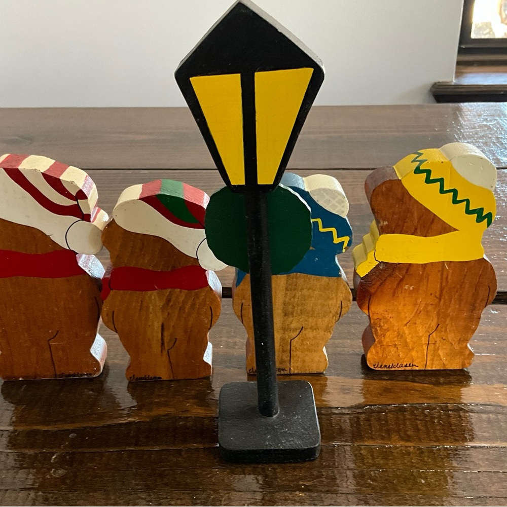 Vintage Lot of 4 Wooden Christmas Teddy Bear Carolers Lamp Post - Picture 8 of 12